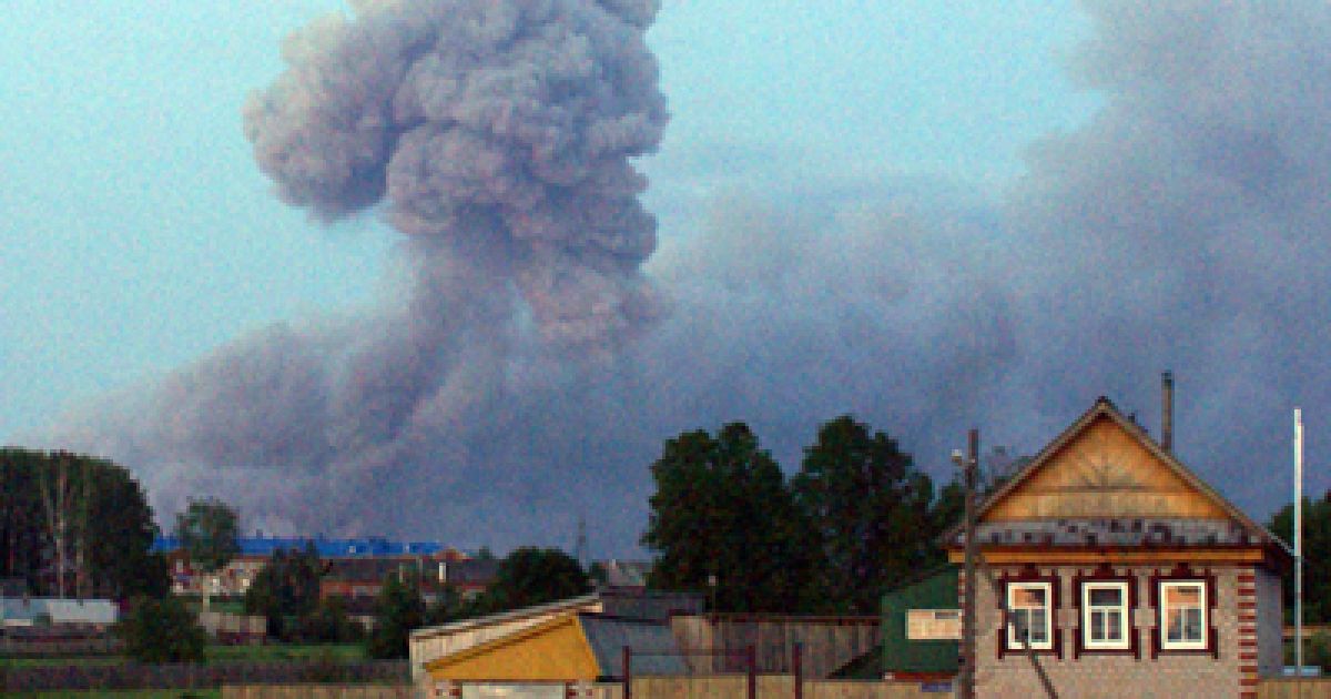 Двоє людей загинули в результаті вибухів на арсеналі в Удмуртії. До загибелі людей призвели стреси через вибухи. / © kp.ru