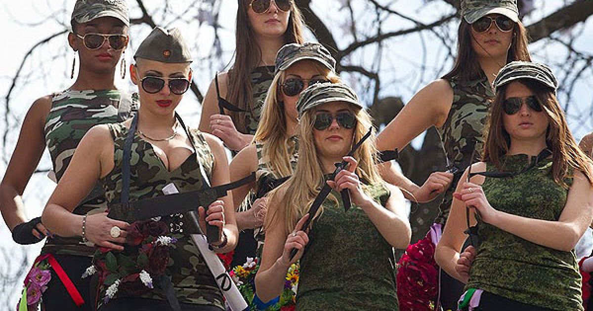 Рух FEMEN присвятив акцію "Фашизофренія" у Києві Міжнародному дню визволення в&#039;язнів фашистських концтаборів. / © Жіночий рух FEMEN
