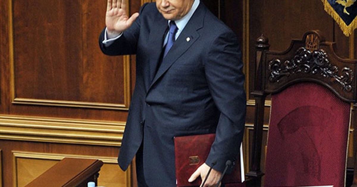 Україна, Київ. Український президент Віктор Янукович вітає депутатів після свого щорічного традиційного президентського звернення у Верховній раді України. / © AFP