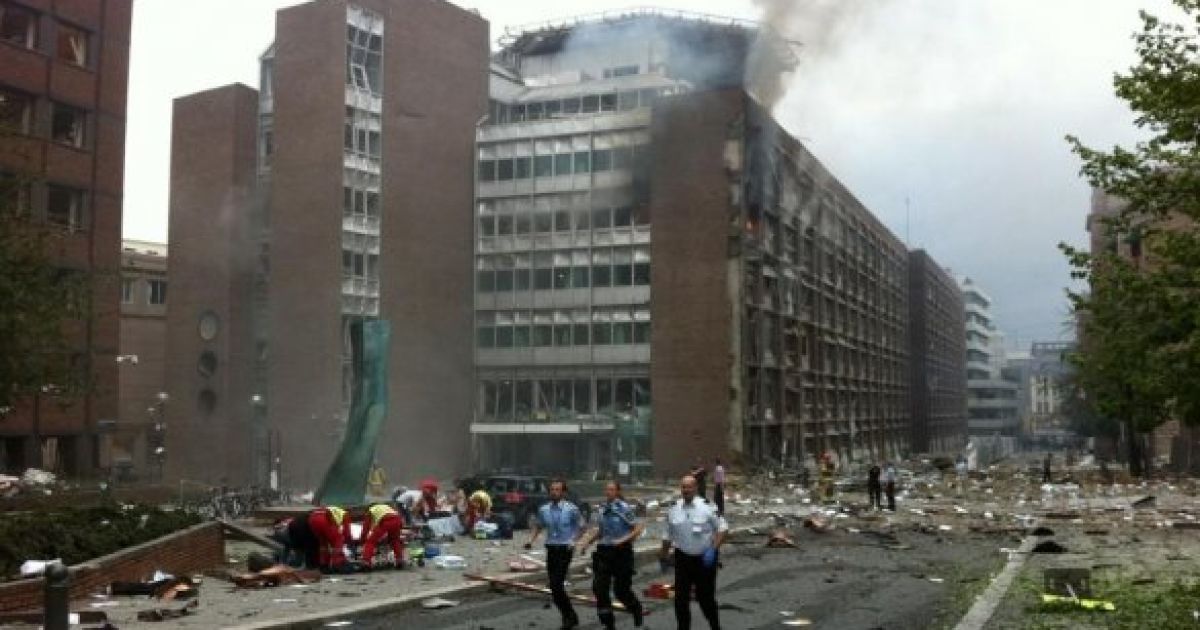В результаті вибуху поруч з урядовою будівлею в столиці Норвегії Осло загинули семеро людей, 15 отримали поранення. / © drugoi.livejournal.com