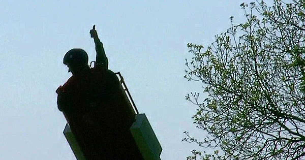 У Великобританії під час виконання трюку "людина-ядро" загинув 23-річний каскадер Метт / © dailymail.co.uk
