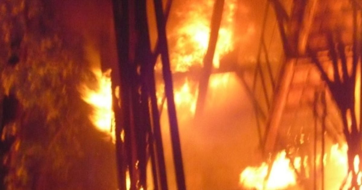 Масштабна пожежа сталась в центрі Києва: Хрещатик горів і вибухав, метро димилося, а люди тікали в паніці / © bilozerska.livejournal.com