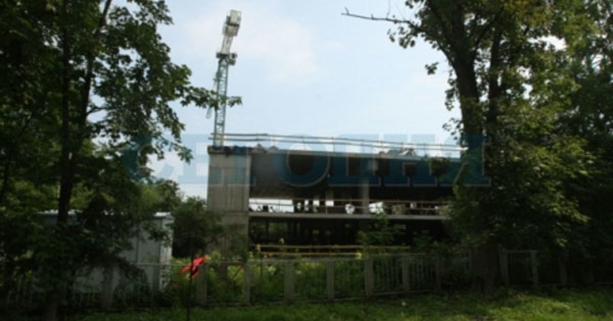 У Києві на Парковій алеї завершують будівництво вертолітного майданчика для президента Віктора Януковича. / © Сегодня