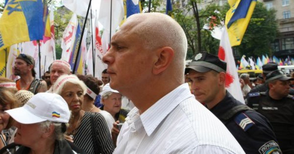 Чоловік Юлії Тимошенко Олександр та дочка Євгенія з чоловіком Шоном Карром приїхали підтримати екс-прем&rsquo;єра до будівлі Печерського суду. / © УНІАН