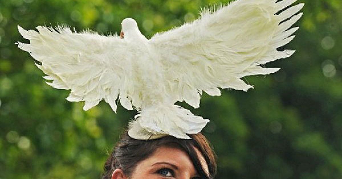 Щорічні королівські перегони Royal Ascot традиційно є святом модних капелюшків.