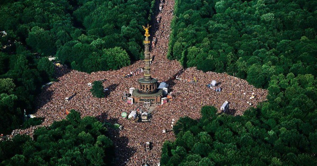 Love Parade в берлінському парку Тіргартен / © Yann Arthus-Bertrand