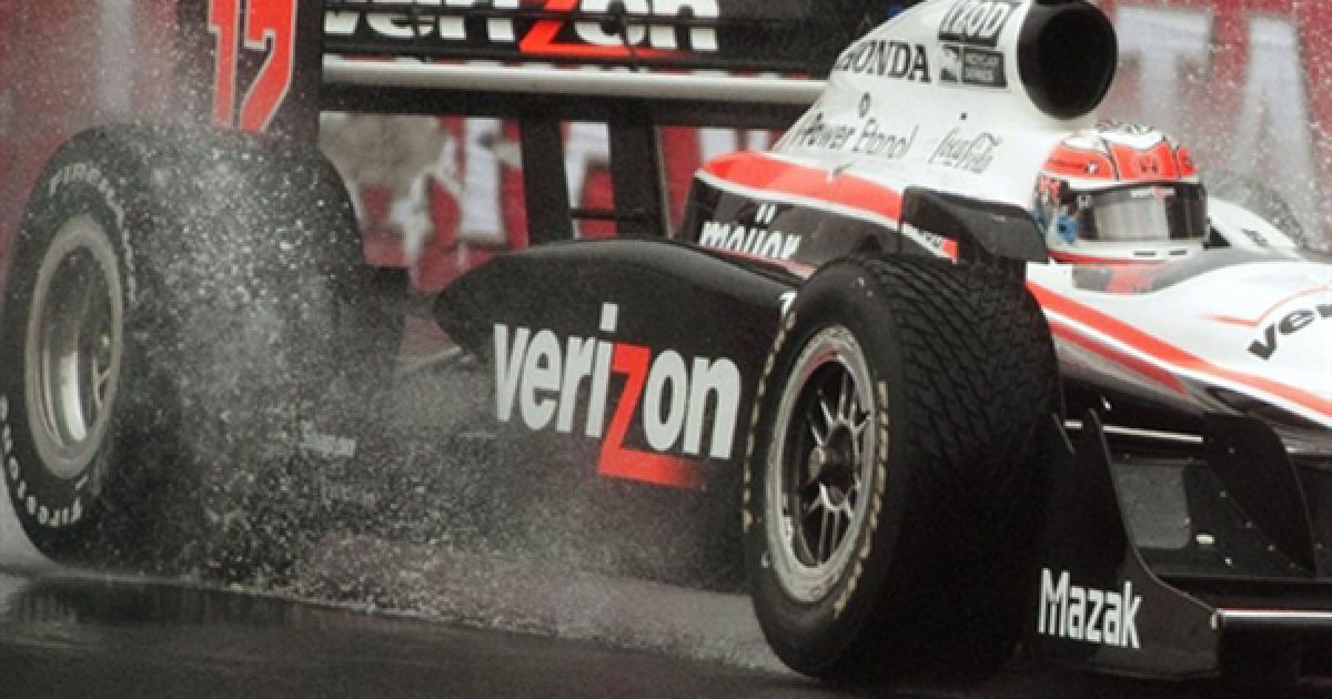 Бразилія, Сан-Паулу. Пілот команди Penske Вілл Пауер завершує свій заїзд на іподромі Сан-Паулу. Першого травня Пауер виграв бразильський етап перегонів IndyCar. / © AFP