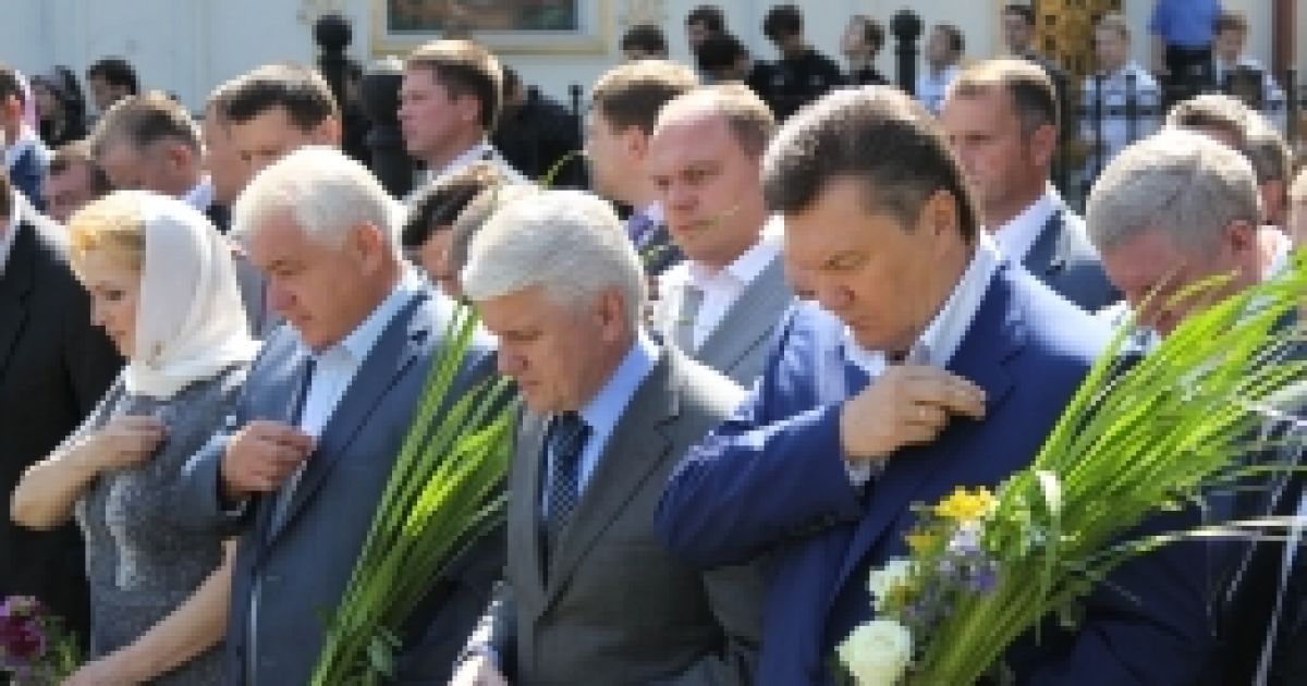 Президент Віктор Янукович взяв участь у святковій літургії з нагоди Дня Святої Трійці у Свято-Успенській Києво-Печерській Лаврі / © Офіційний сайт Президента України