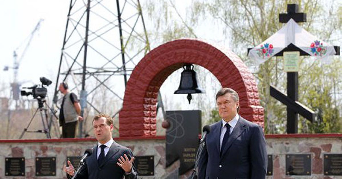 Віктор Янукович та Дмитро Мєдвєдєв відвідали меморіальний комплекс "Зірка Полин"