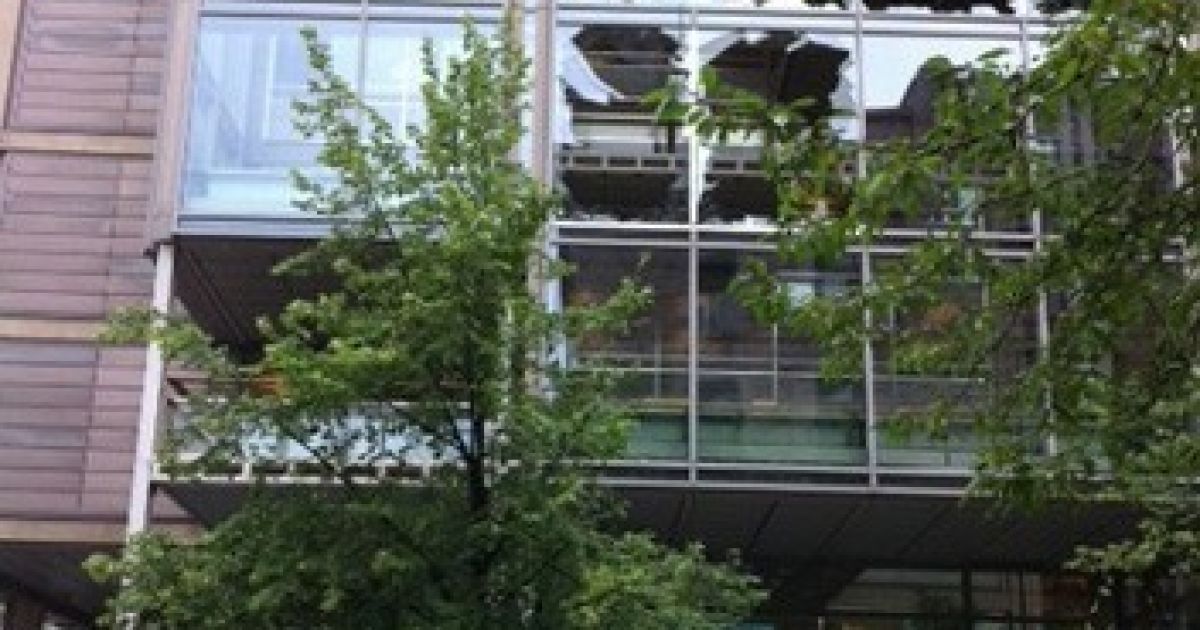 В результаті вибуху поруч з урядовою будівлею в столиці Норвегії Осло загинули семеро людей, 15 отримали поранення. / © NRK