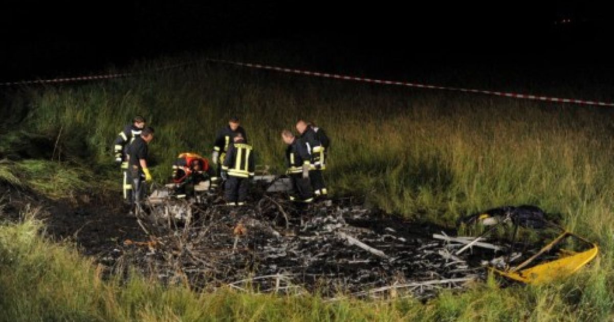 На південному заході Німеччини під час польоту загорівся дирижабль, пілот встиг врятувати пасажирів, але сам загинув. / © AFP