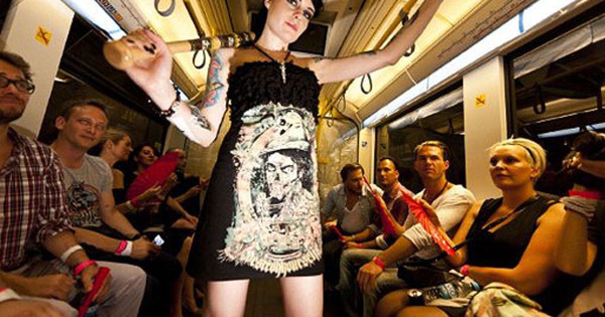 Шоу-показ моди "Underground Catwalk" провели у берлінському метро. / © AFP