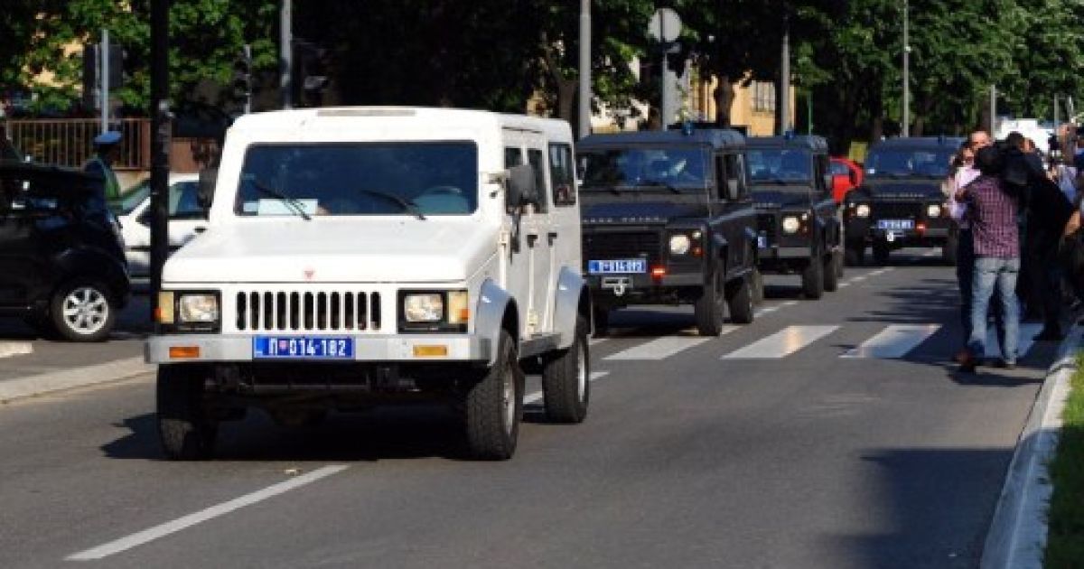 Заарештованого у Сербії колишнього генерала боснійських сербів Ратко Младіча видали Міжнародному трибуналу у справах колишньої Югославії в Гаазі. / © AFP