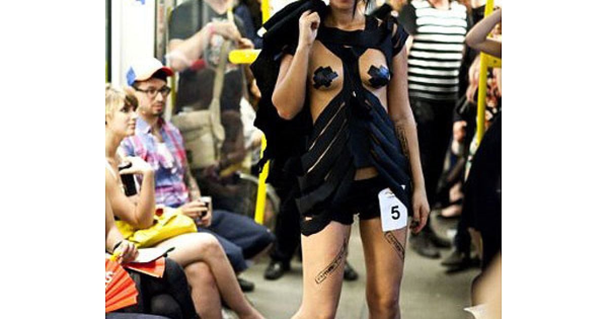 Шоу-показ моди "Underground Catwalk" провели у берлінському метро. / © AFP