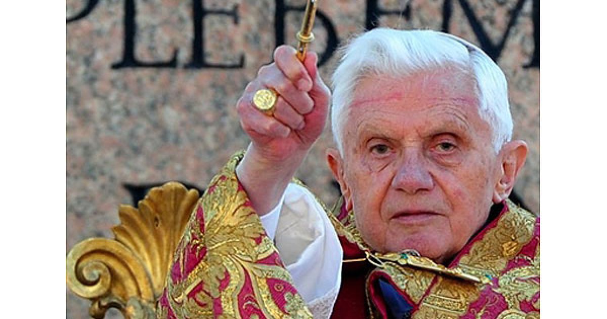 Ватикан. Папа Римський Бенедикт XVI бере участь у ході на честь Вербної неділі на площі Святого Петра у Ватикані. З Вербної неділі починається Страсний тиждень напередодні свята Великодня. / © AFP