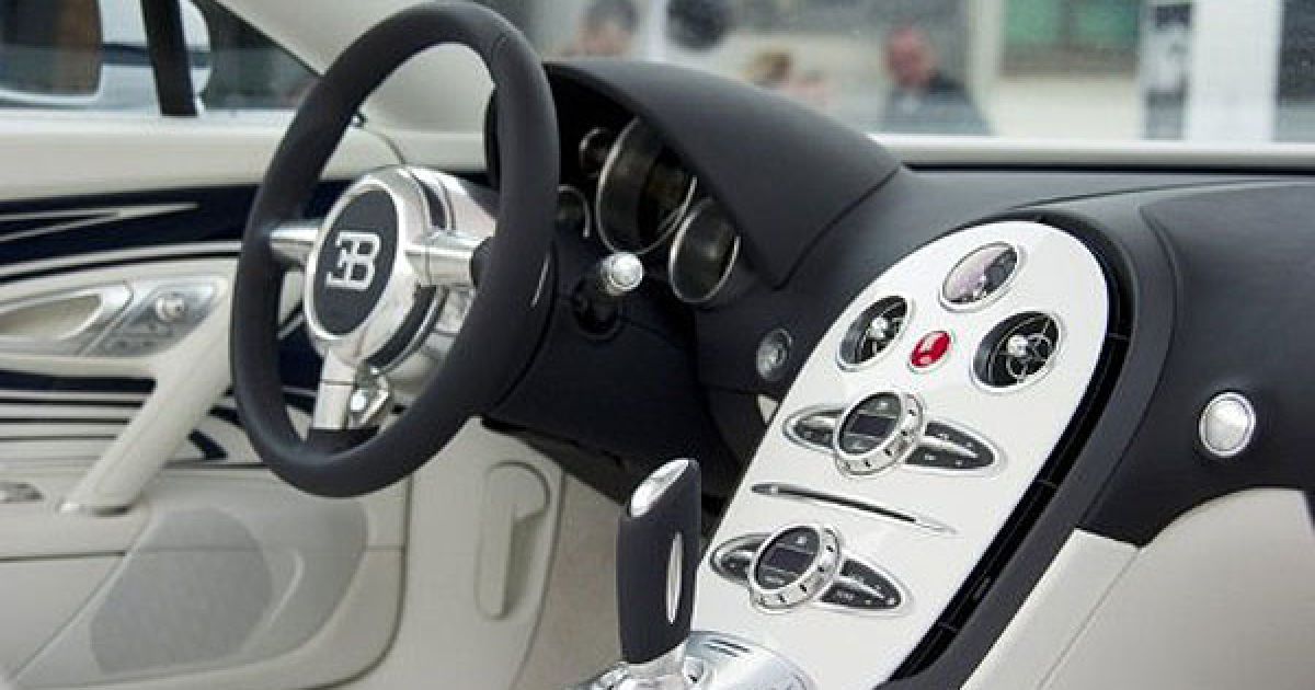 В Берліні відбулась презентація ексклюзивного суперкару Bugatti Veyron Grand Sport, який отримав назву "L&#039;Or Blanc" ("Біле золото"). / © AFP