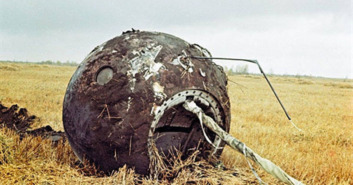 Після одного витка навколо Землі спусковий апарат корабля, успішно пройшовши щільні шари атмосфери, здійснив посадку в Саратовській області. / © AFP