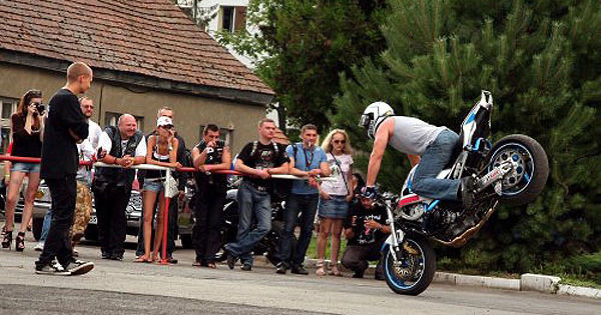 В Ужгороді відбувся 6-ий міжнародний байкерський фестиваль "Music Bike Ukraine 2011", на який приїхали тисячі байкерів з різних країн Європи. / © УНІАН
