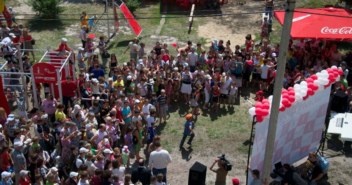 З нагоди Міжнародного дня захисту дітей Віталій Кличко відкрив у місті Березань перший з 12 дитячих спортмайданчиків програми "Клич друзів &ndash; граймо разом!" / © www.klitschko.com