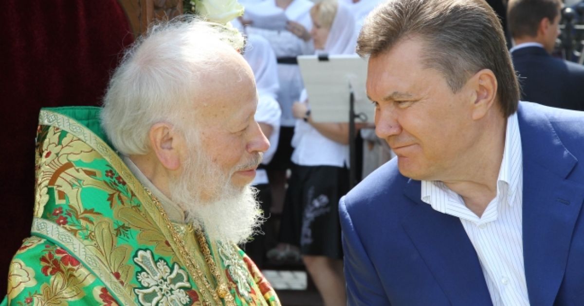 Президент Віктор Янукович взяв участь у святковій літургії з нагоди Дня Святої Трійці у Свято-Успенській Києво-Печерській Лаврі / © Офіційний сайт Президента України