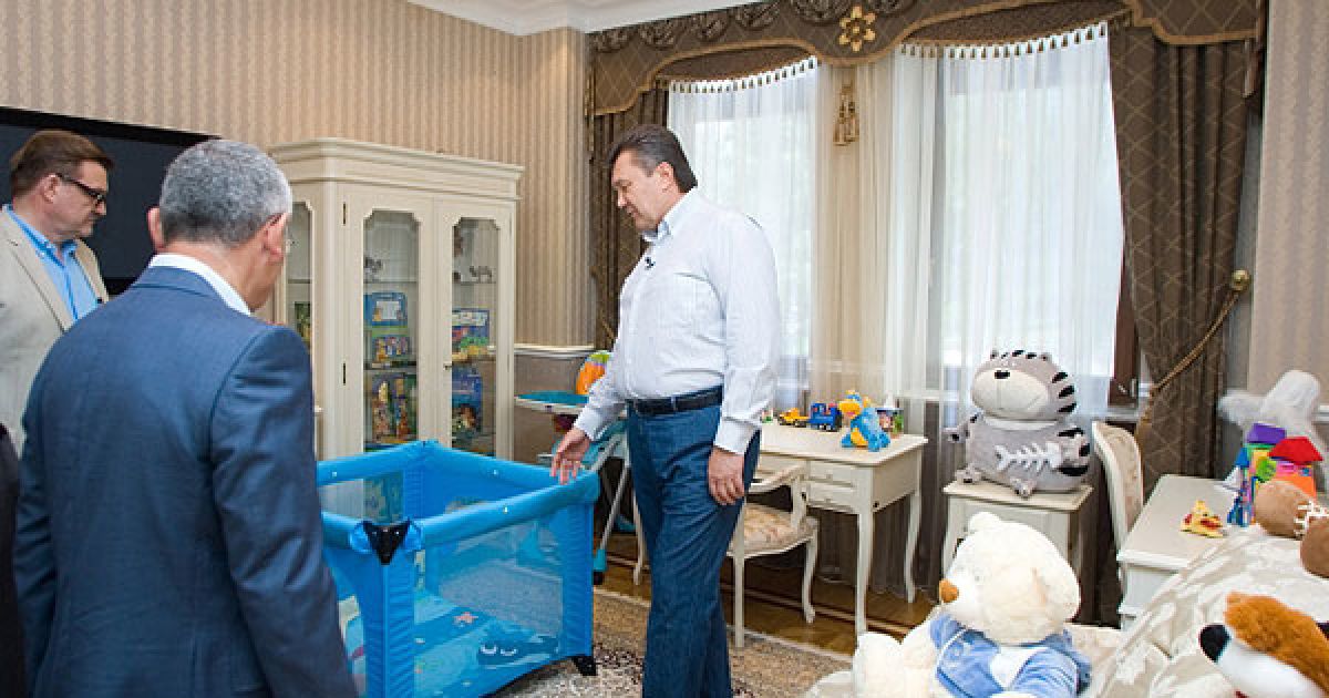 Янукович провів для журналістів екскурсію "Межигір'ям" / © President.gov.ua