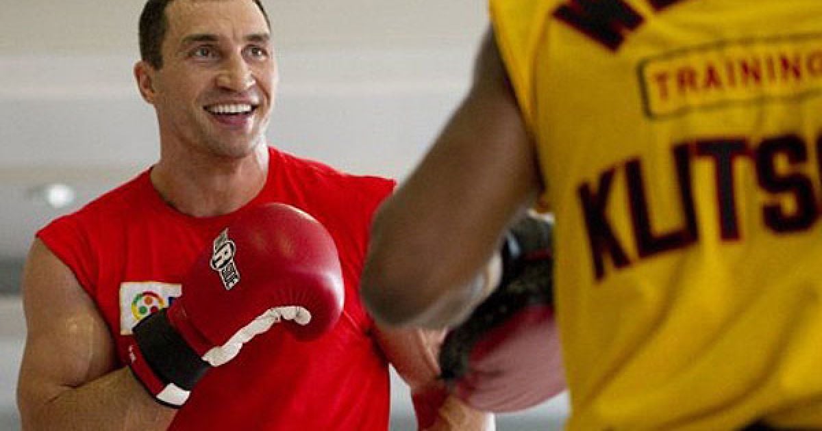 На майстер-клас від Володимира Кличка - розминку, бій з тінню і спаринг з тренером - прийшли більше ста чоловік. / © AFP
