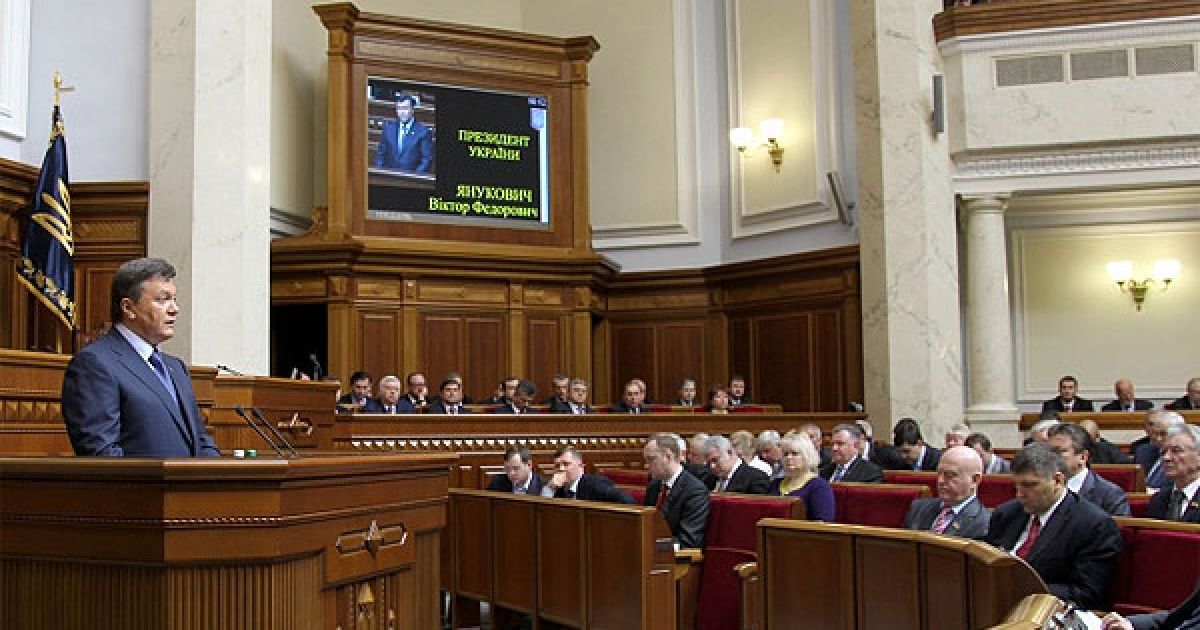 "Настав час проявити характер, довести і собі і світу, що Україна - це країна-лідер", - розпочав президент свій виступ. / © President.gov.ua