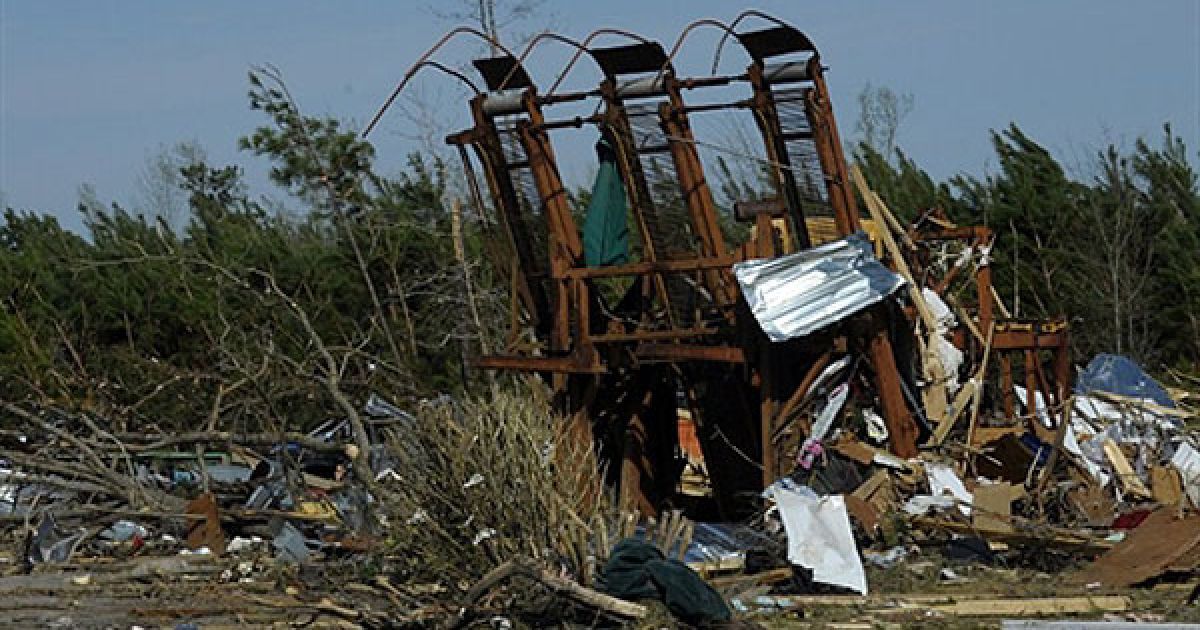 На півдні США лютують більше 200 торнадо, жертвами яких вже стали півсотні людей / © AFP