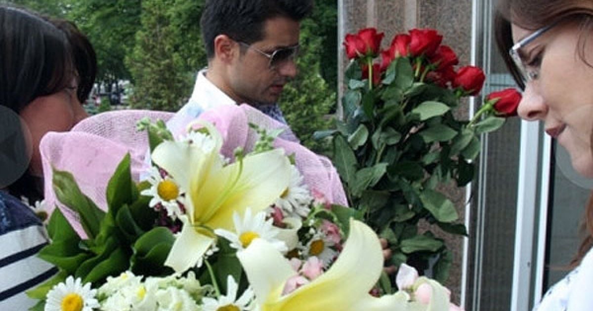 Співачку і молоду маму Ані Лорак з дочкою Софією виписали з пологового будинку / © Сегодня