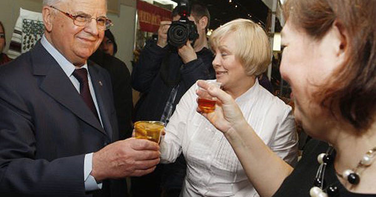У відкритті великоднього ярмарку взяв участь екс-президент України Леонід Кравчук / © УНІАН