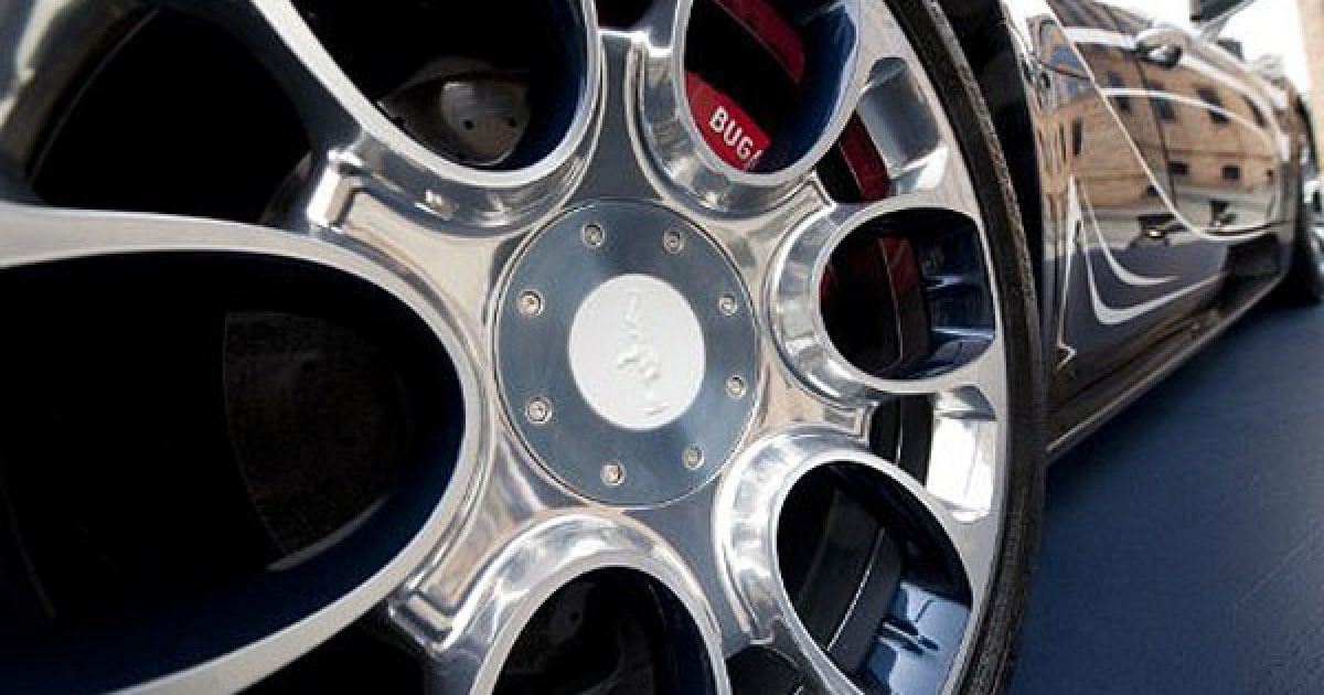 В Берліні відбулась презентація ексклюзивного суперкару Bugatti Veyron Grand Sport, який отримав назву "L&#039;Or Blanc" ("Біле золото"). / © AFP