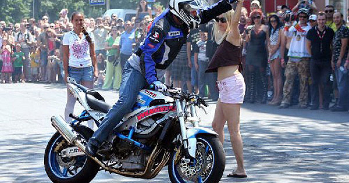 В Ужгороді відбувся 6-ий міжнародний байкерський фестиваль "Music Bike Ukraine 2011", на який приїхали тисячі байкерів з різних країн Європи. / © УНІАН