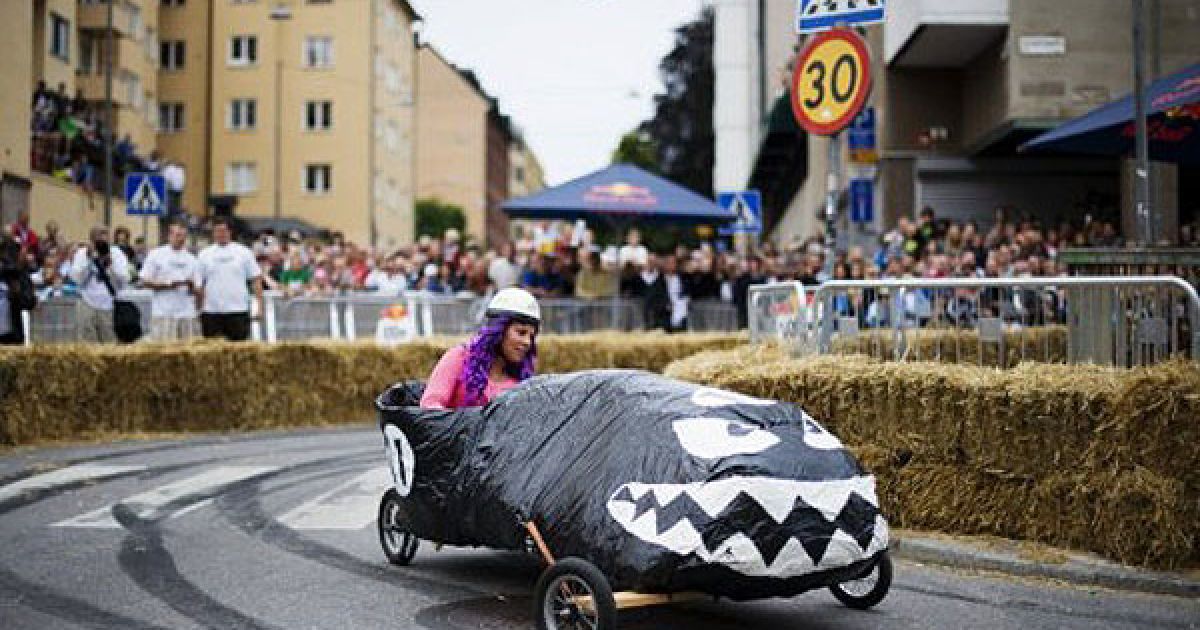 В Стокгольмі провели перегони на саморобних "мильницях" Stockholm Red Bull Soapbox 2011.