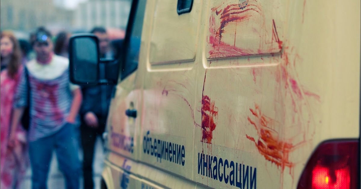Кілька сотень молодих людей у костюмах "живих мерців" спробували провести традиційний зомбі-флешмоб на Старому Арбаті / © taek.livejournal.com