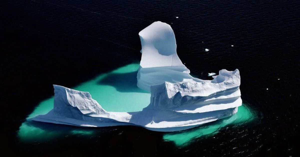 Айсберг у фьорді, Гренландія / © Yann Arthus-Bertrand