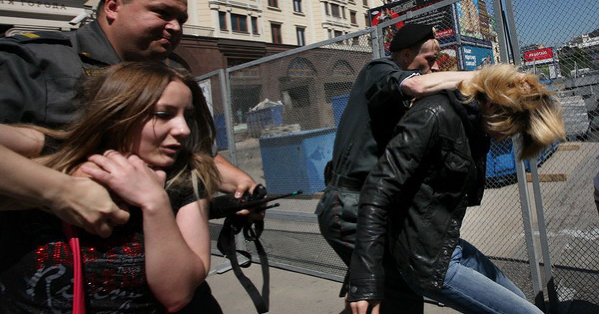 Спроба активістів секс-меншин провести несанкціонований гей-парад у Москві закінчилася масовими затриманнями. / © Новая газета
