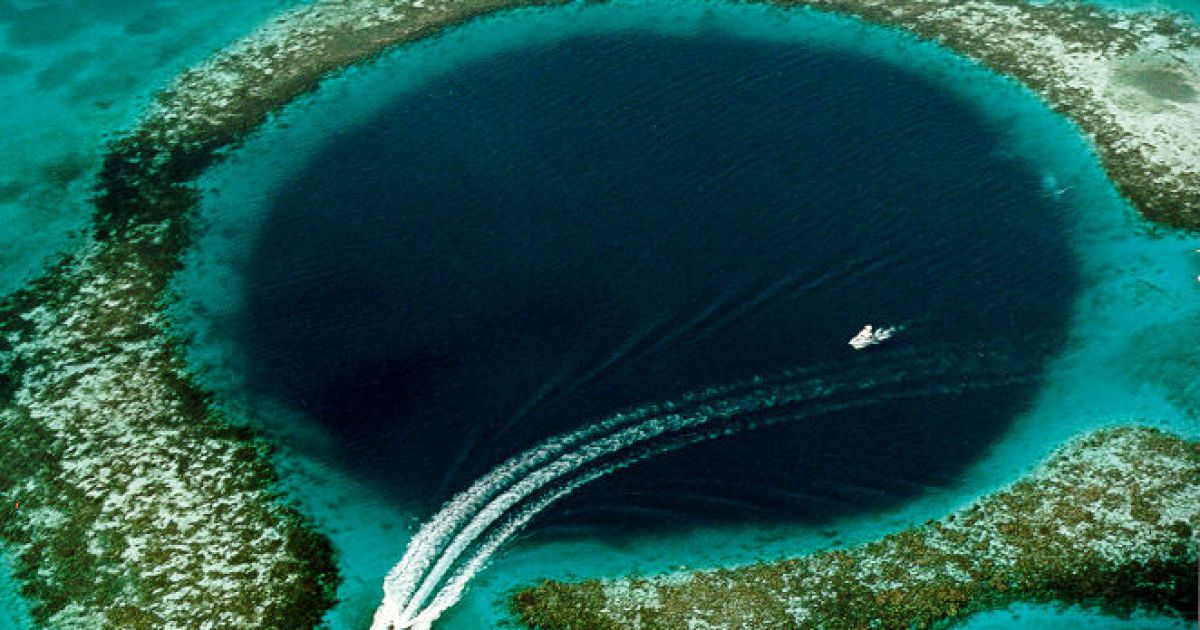 Белізький бар&#039;єрний риф втратив до 50% коралів. Він страждає через глобальне потепління і діяльність людини.
