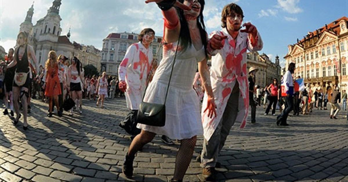 В столиці Чехії Празі сотні людей взяли участь у традиційному "Параді зомбі" / © AFP