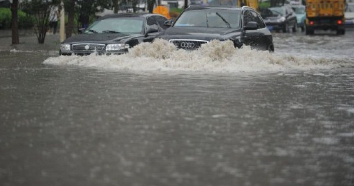 Більше 2 млн осіб постраждали від руйнівної повені в Китаї / © AFP