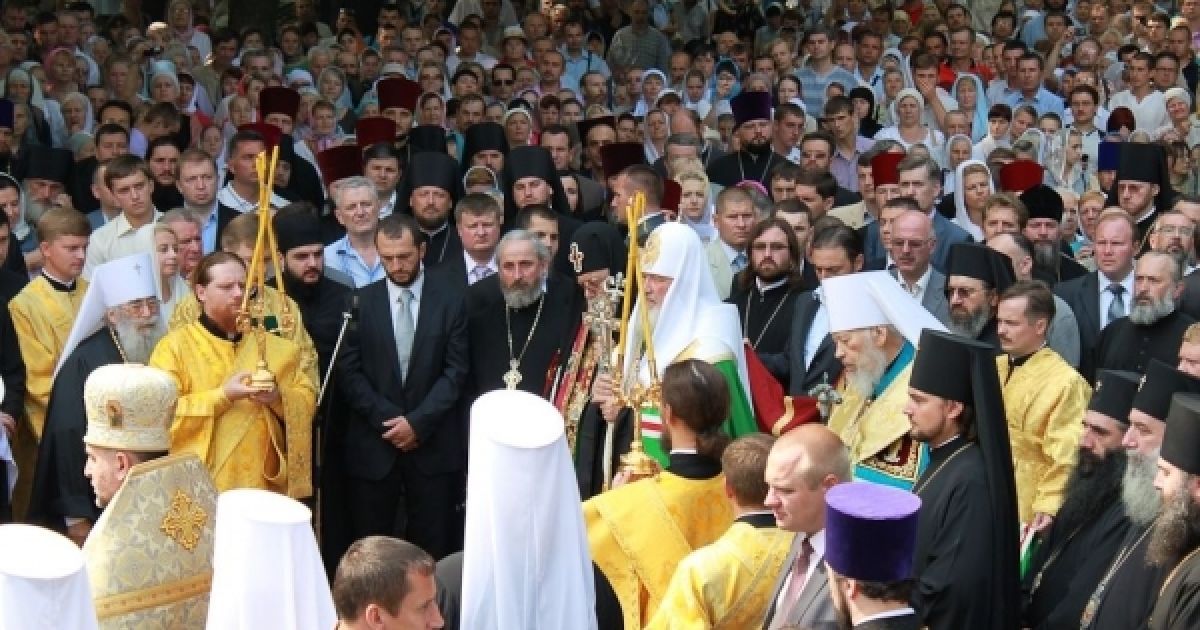 Глава Російської православної церкви патріарх Кирило провів молебень на Володимирській гірці в Києві. / © Газета.ua
