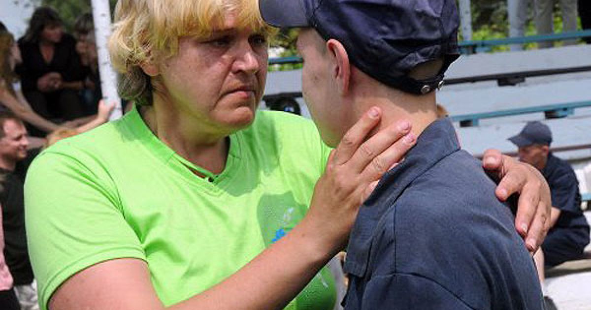 В Куряжській виправній колонії для неповнолітніх імені Макаренка (на Харківщині) провели XX-ий фестиваль художньої самодіяльності "Червона калина" серед засуджених. / © УНІАН