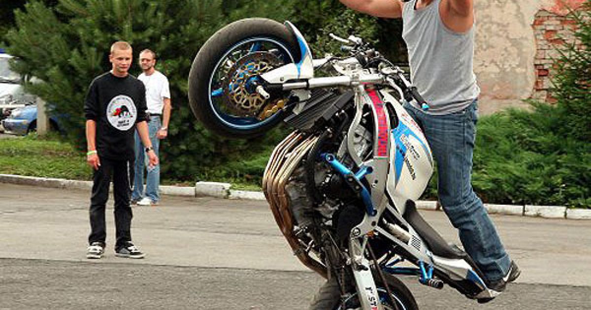 В Ужгороді відбувся 6-ий міжнародний байкерський фестиваль "Music Bike Ukraine 2011", на який приїхали тисячі байкерів з різних країн Європи. / © УНІАН
