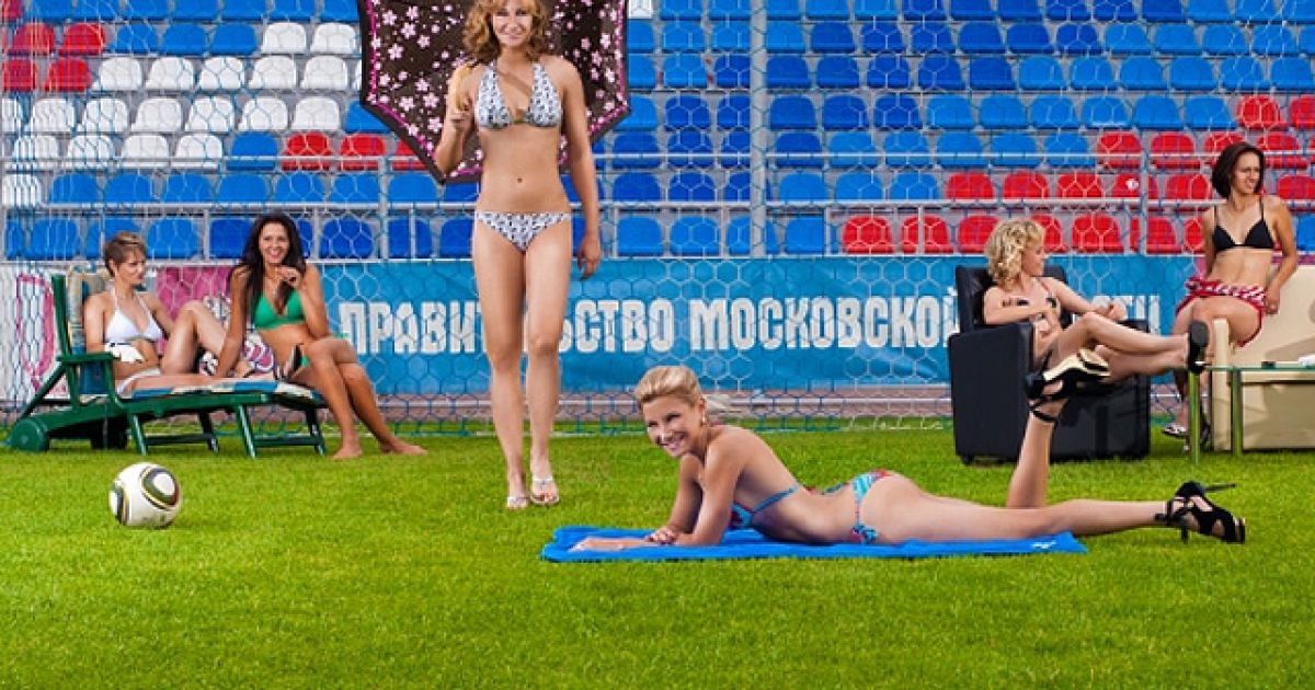 Гравці жіночого клубу ФК "Росіянка" знялись в еротичній фотосесії. / © ФК Россиянка