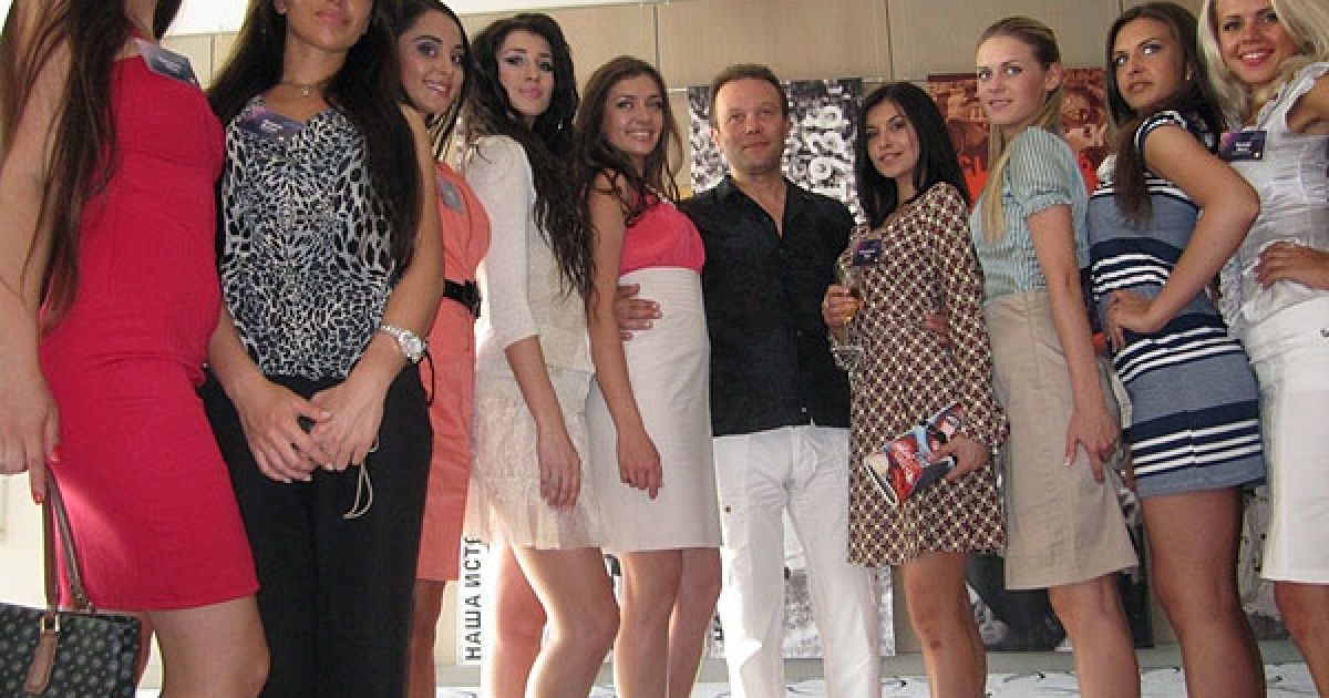 В Донецьку відбулась презентація фіналісток 17-го відкритого конкурсу краси Miss Donbass OPEN. / © gazeta.ua