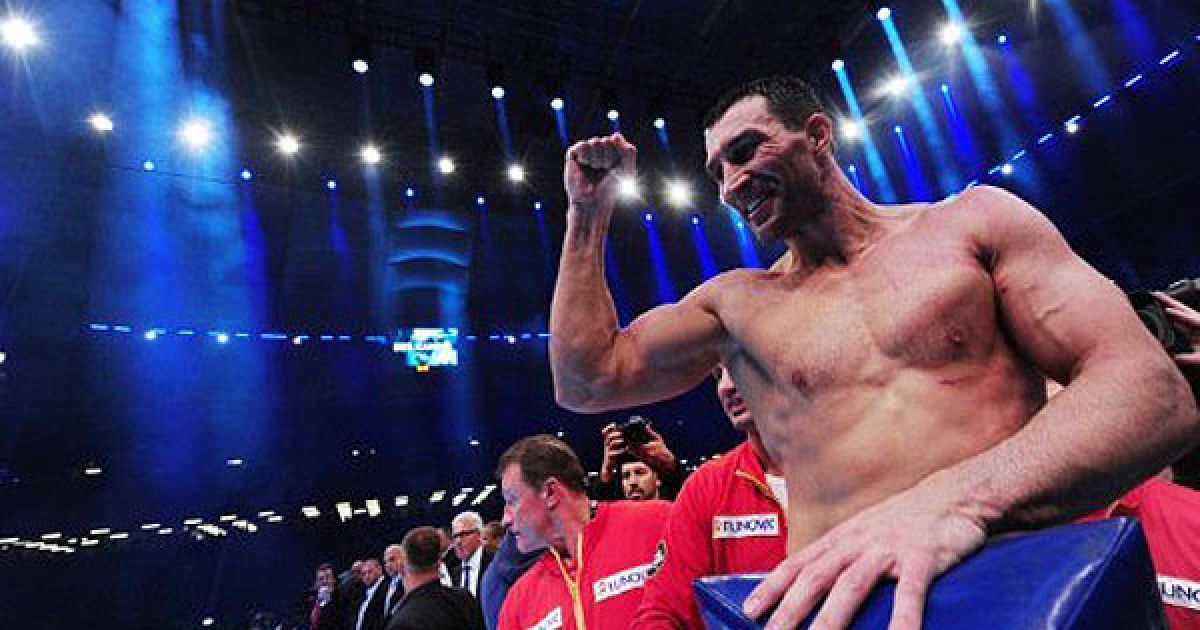 Українець Володимир Кличко став абсолютним чемпіоном світу з боксу, здобувши перемогу над Девідом Хеєм у об&#039;єднавчому поєдинку за пояси IBF/IBO, WBO і WBA. / © AFP
