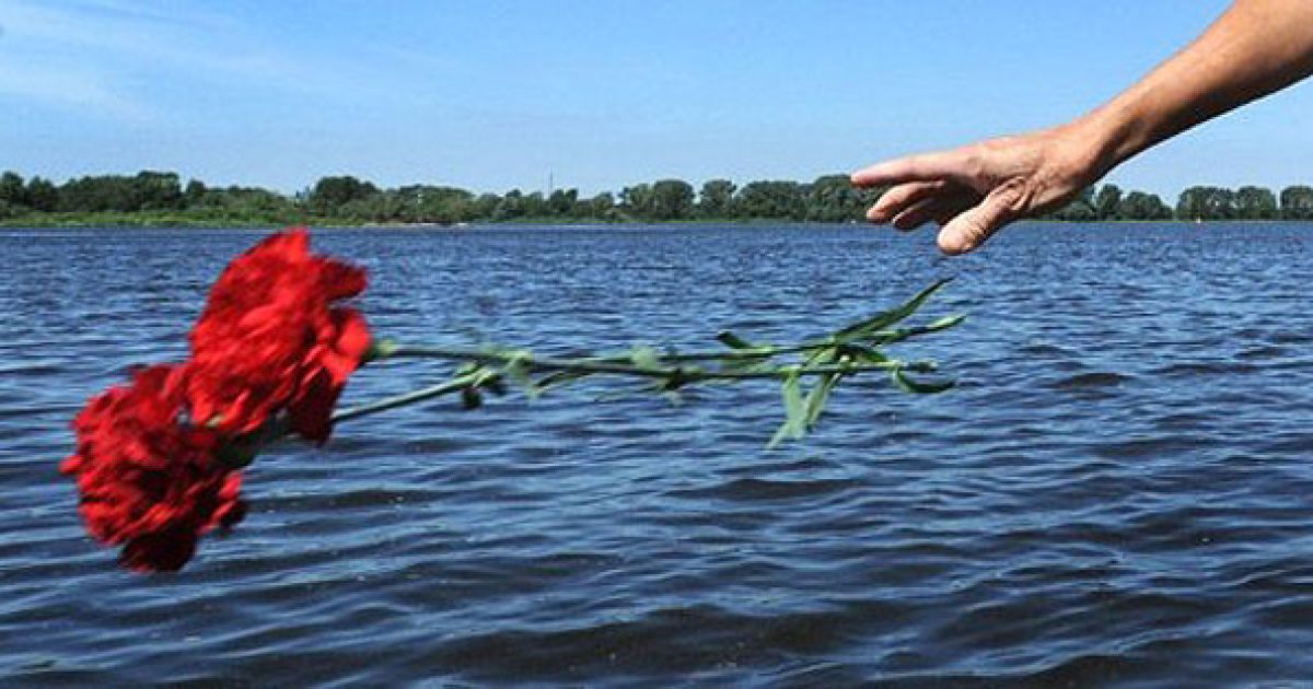 У зв&#039;язку з катастрофою прогулянкового теплохода "Булгарія" 12 липня в Росії оголошено Днем жалоби. / © AFP