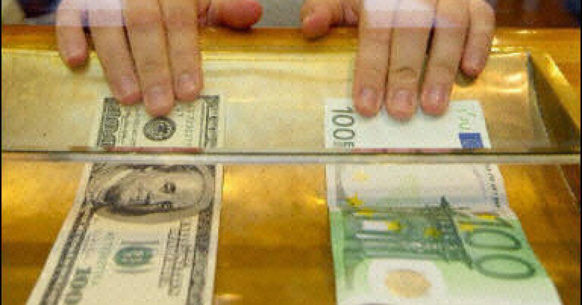 Обмінники не повірили, що валюту можна міняти без ксерокса