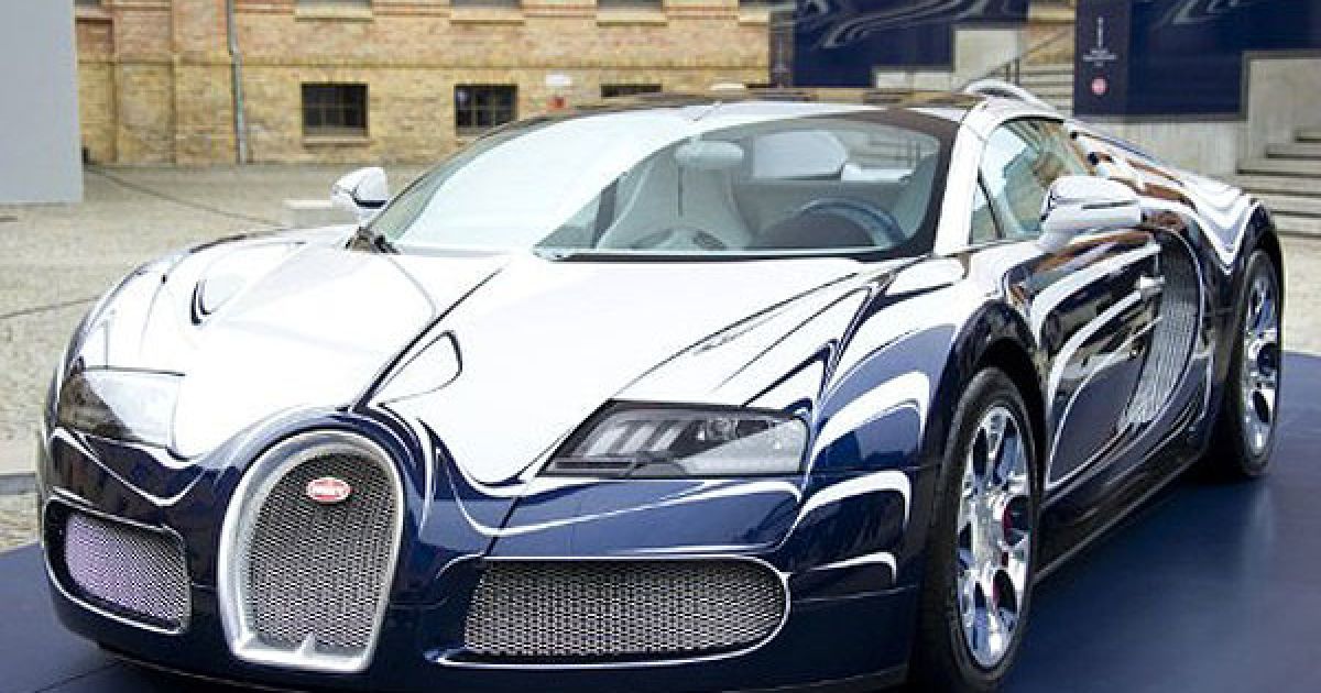 В Берліні відбулась презентація ексклюзивного суперкару Bugatti Veyron Grand Sport, який отримав назву "L&#039;Or Blanc" ("Біле золото"). / © AFP