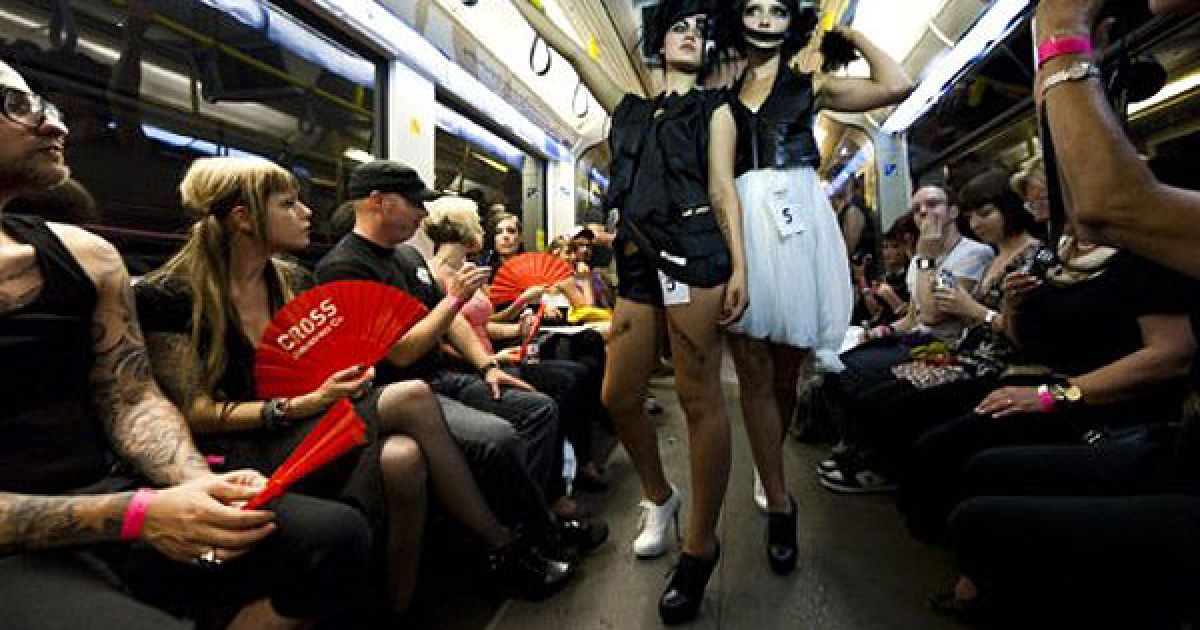 Шоу-показ моди "Underground Catwalk" провели у берлінському метро. / © AFP