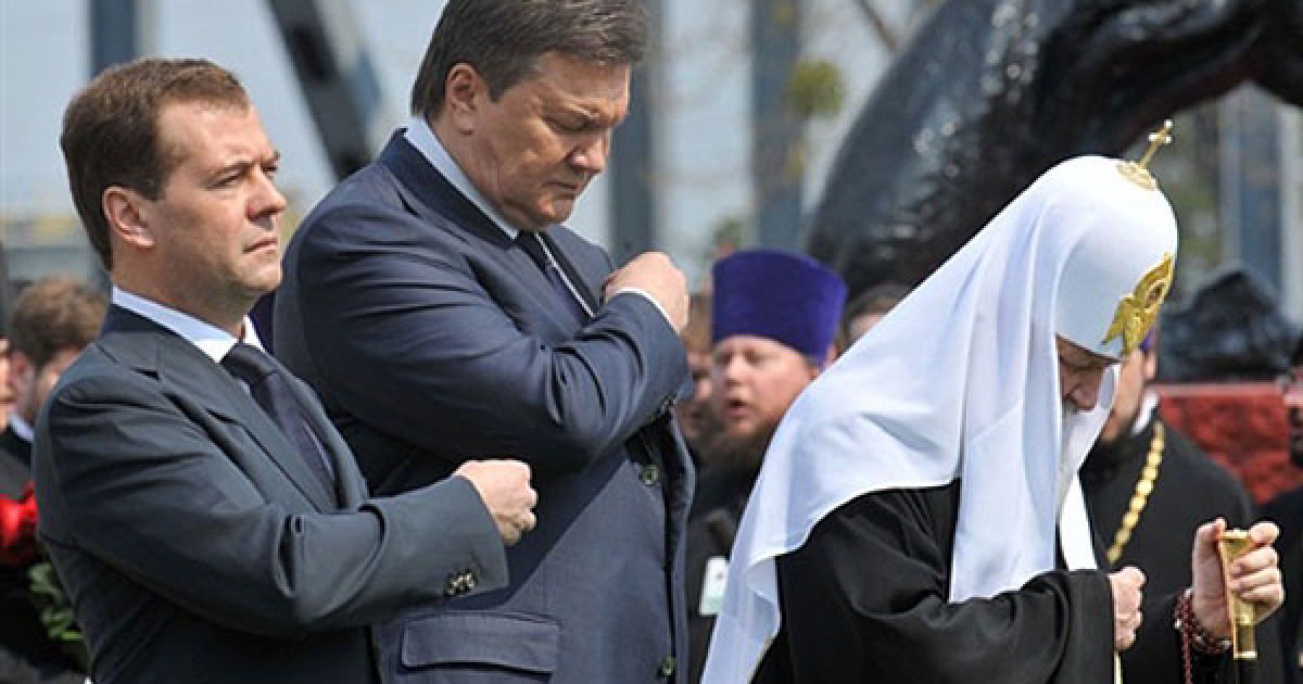 Віктор Янукович та Дмитро Мєдвєдєв відвідали меморіальний комплекс "Зірка Полин"